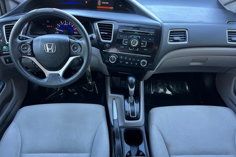 Honda Civic Sedan Vehicle Full-screen Gallery Image 13