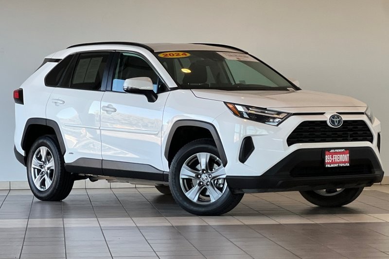 Toyota RAV4 Vehicle Full-screen Gallery Image 02
