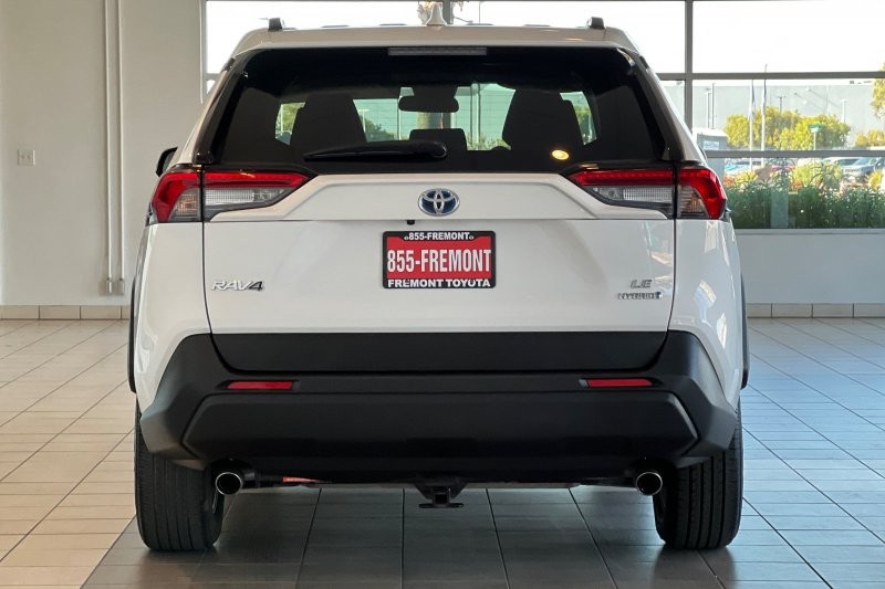 Toyota RAV4 Vehicle Full-screen Gallery Image 05