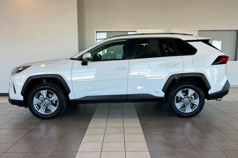 Toyota RAV4 Vehicle Full-screen Gallery Image 07