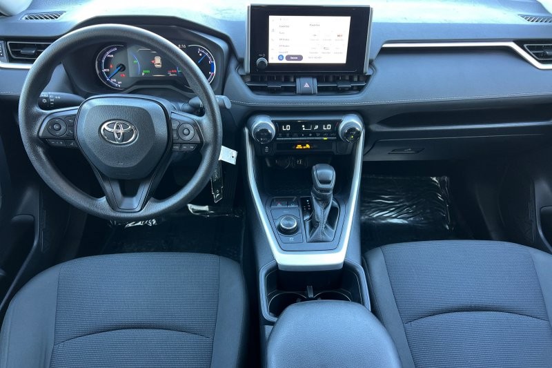 Toyota RAV4 Vehicle Full-screen Gallery Image 13