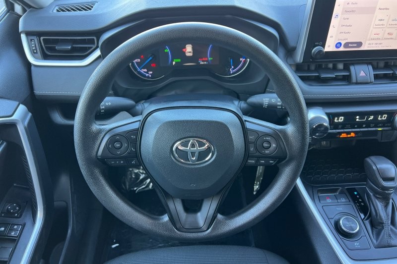Toyota RAV4 Vehicle Full-screen Gallery Image 14