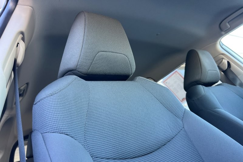 Toyota RAV4 Vehicle Full-screen Gallery Image 17