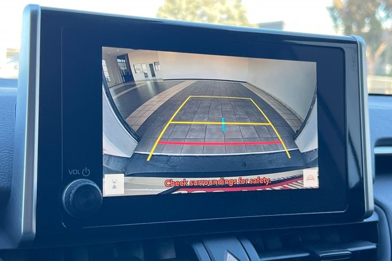 Toyota RAV4 Vehicle Full-screen Gallery Image 19