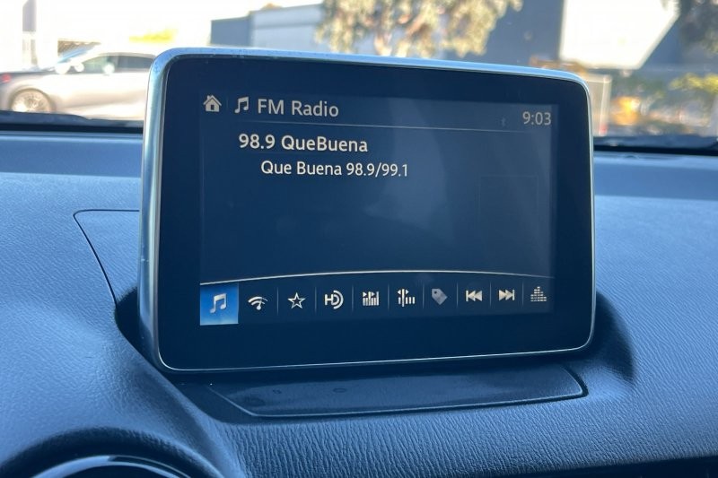 Toyota Yaris iA Vehicle Full-screen Gallery Image 17