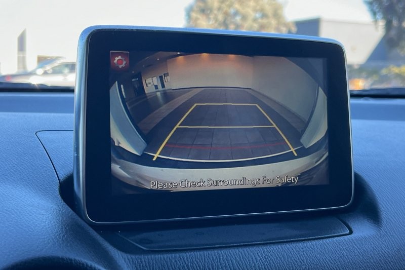 Toyota Yaris iA Vehicle Full-screen Gallery Image 18