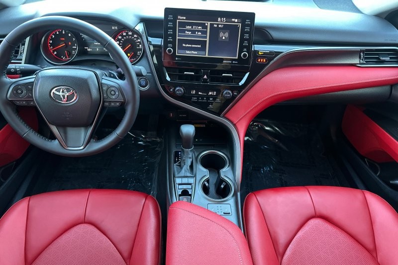 Toyota Camry Vehicle Full-screen Gallery Image 13