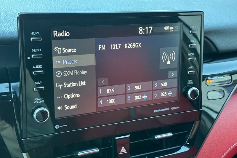 Toyota Camry Vehicle Full-screen Gallery Image 17