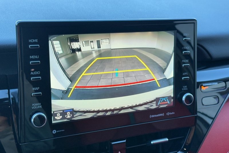 Toyota Camry Vehicle Full-screen Gallery Image 18