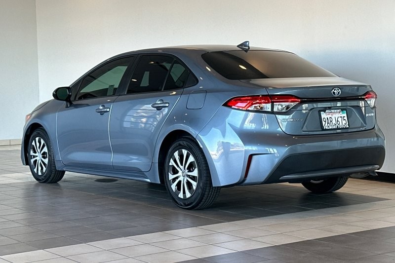 Toyota Corolla Hybrid Vehicle Full-screen Gallery Image 06