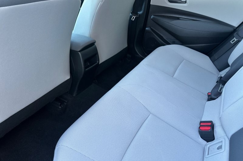 Toyota Corolla Hybrid Vehicle Full-screen Gallery Image 12