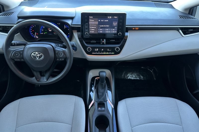 Toyota Corolla Hybrid Vehicle Full-screen Gallery Image 13