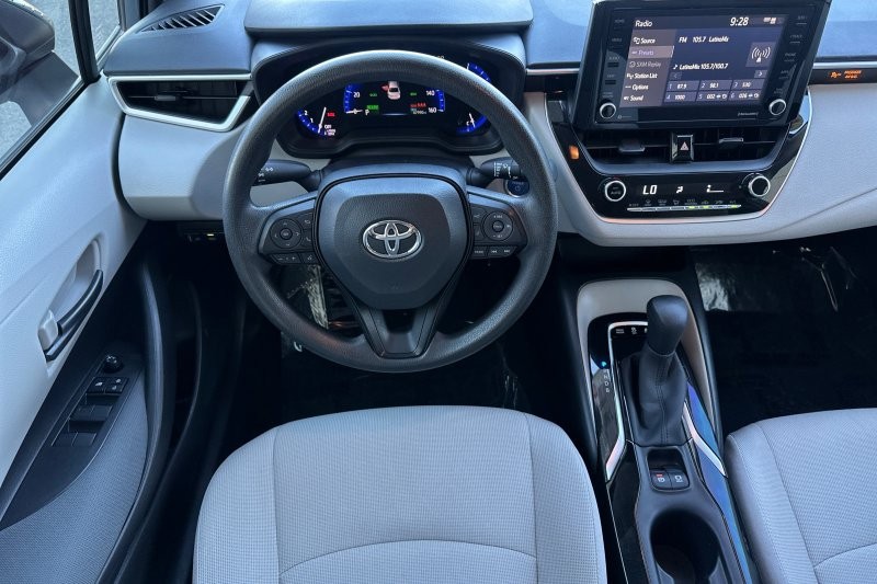 Toyota Corolla Hybrid Vehicle Full-screen Gallery Image 14