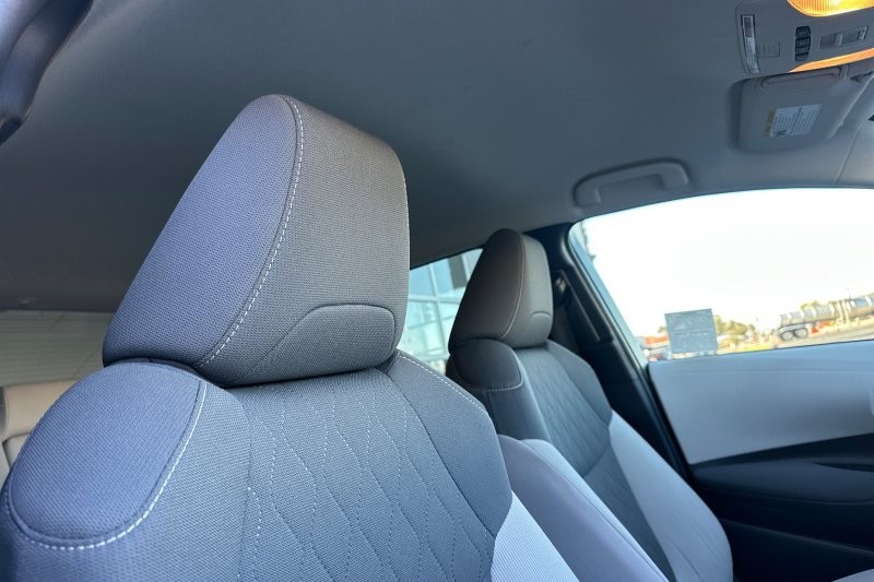 Toyota Corolla Hybrid Vehicle Full-screen Gallery Image 16