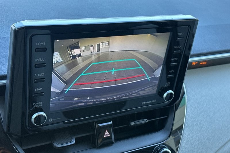 Toyota Corolla Hybrid Vehicle Full-screen Gallery Image 18