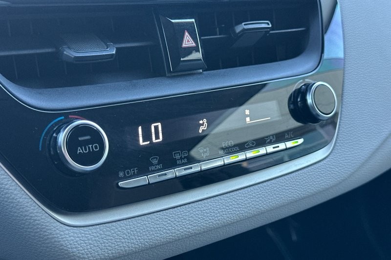 Toyota Corolla Hybrid Vehicle Full-screen Gallery Image 19