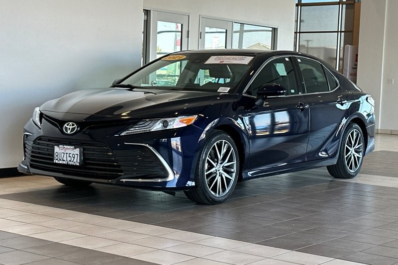 Toyota Camry Vehicle Full-screen Gallery Image 08