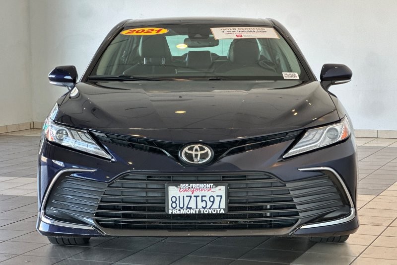 Toyota Camry Vehicle Full-screen Gallery Image 09