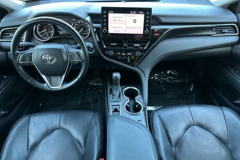 Toyota Camry Vehicle Full-screen Gallery Image 13