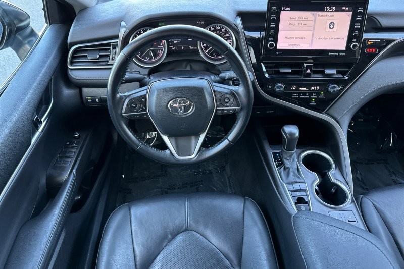 Toyota Camry Vehicle Full-screen Gallery Image 14