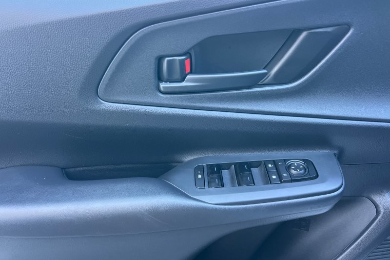 Toyota Prius Plug-In Hybrid Vehicle Full-screen Gallery Image 11