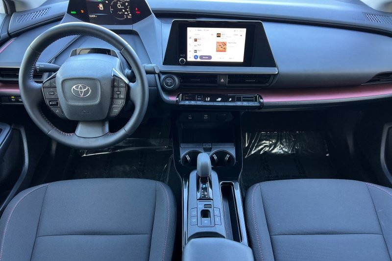 Toyota Prius Plug-In Hybrid Vehicle Full-screen Gallery Image 13