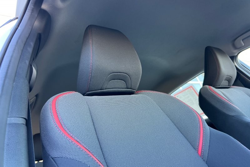 Toyota Prius Plug-In Hybrid Vehicle Full-screen Gallery Image 17