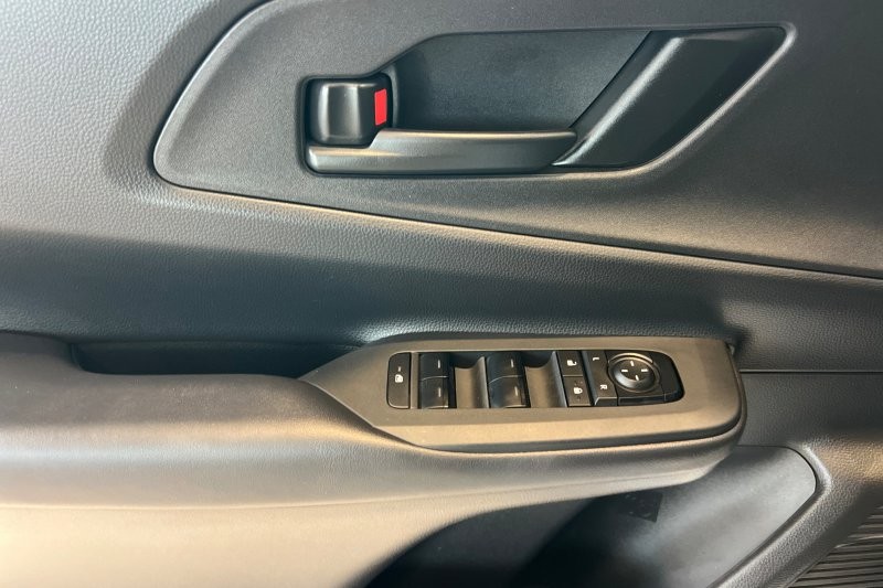 Toyota Prius Plug-In Hybrid Vehicle Full-screen Gallery Image 11