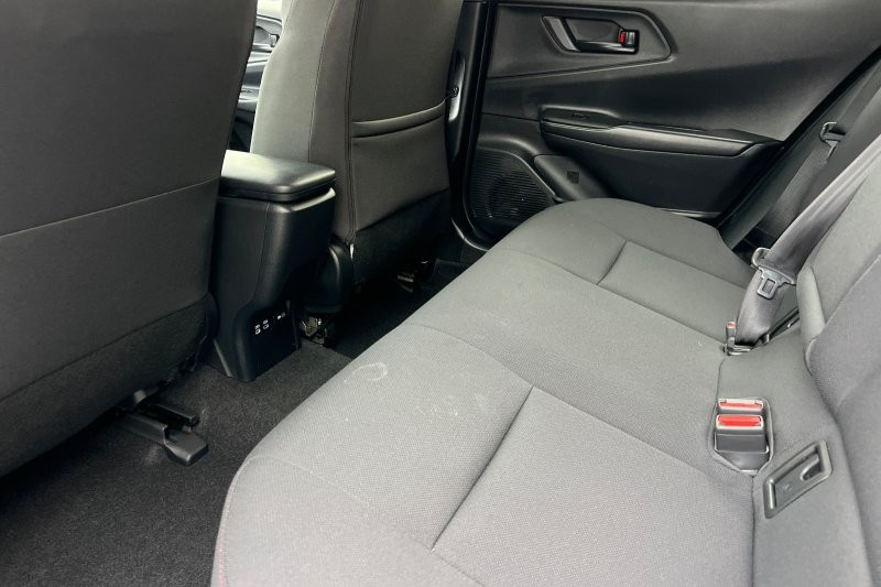 Toyota Prius Plug-In Hybrid Vehicle Full-screen Gallery Image 12