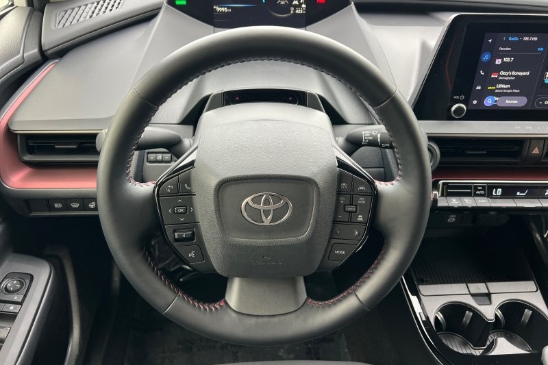 Toyota Prius Plug-In Hybrid Vehicle Full-screen Gallery Image 14