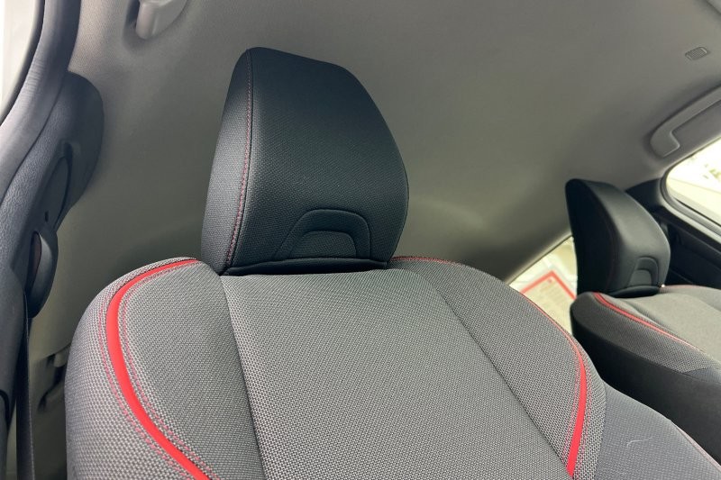 Toyota Prius Plug-In Hybrid Vehicle Full-screen Gallery Image 17
