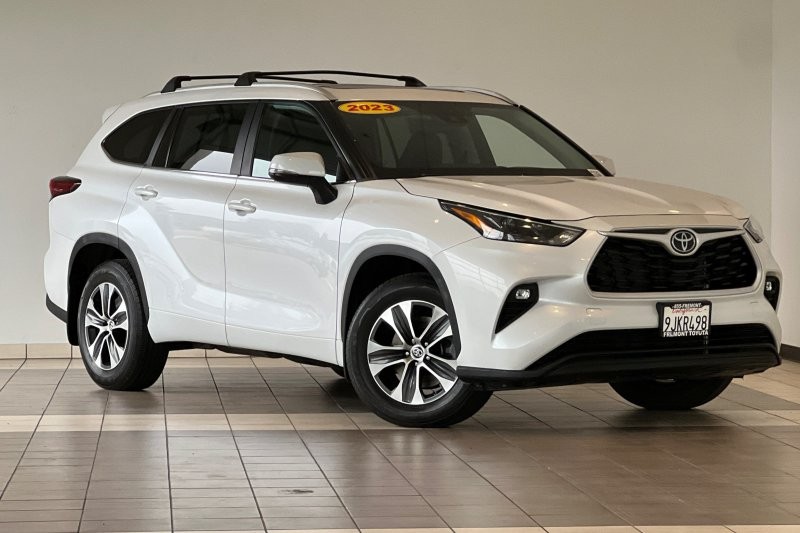 Toyota Highlander Vehicle Full-screen Gallery Image 02