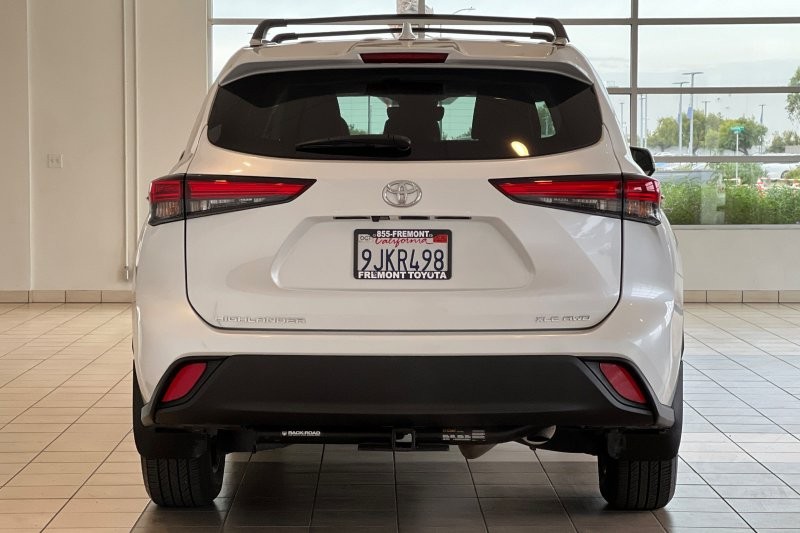 Toyota Highlander Vehicle Full-screen Gallery Image 05