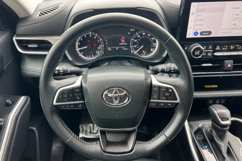 Toyota Highlander Vehicle Full-screen Gallery Image 14