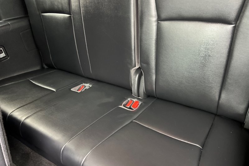 Toyota Highlander Vehicle Full-screen Gallery Image 15