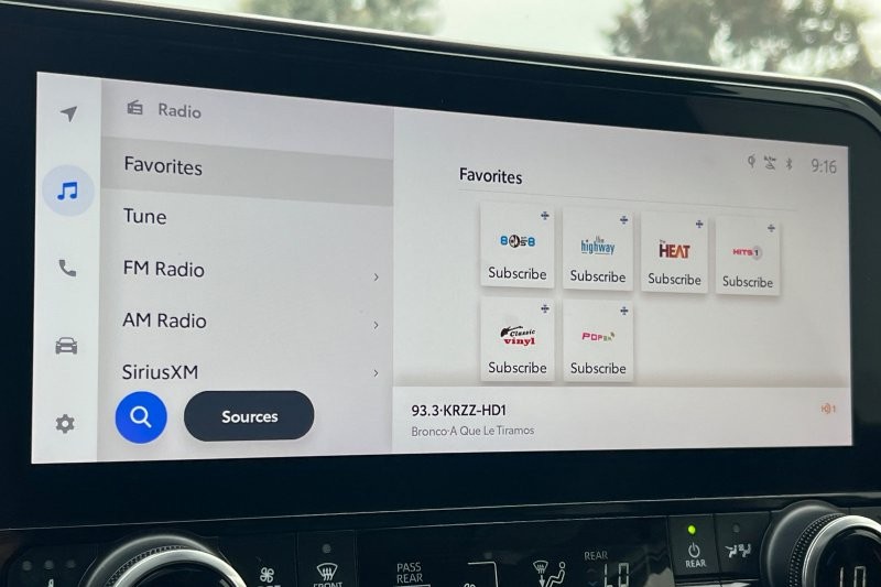Toyota Highlander Vehicle Full-screen Gallery Image 19