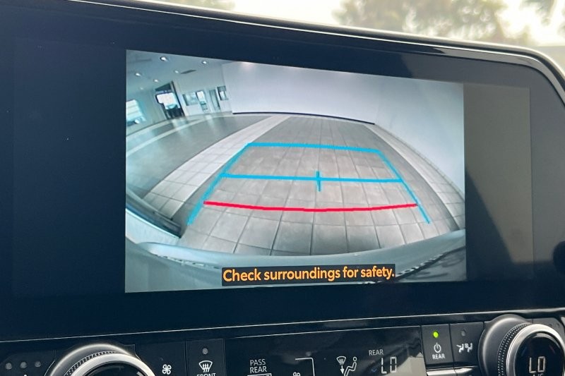 Toyota Highlander Vehicle Full-screen Gallery Image 20