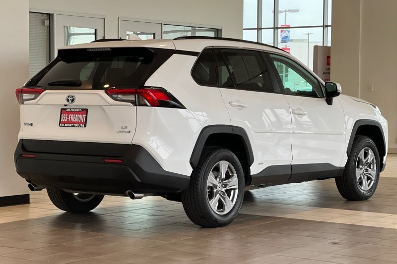 Toyota RAV4 Vehicle Full-screen Gallery Image 04