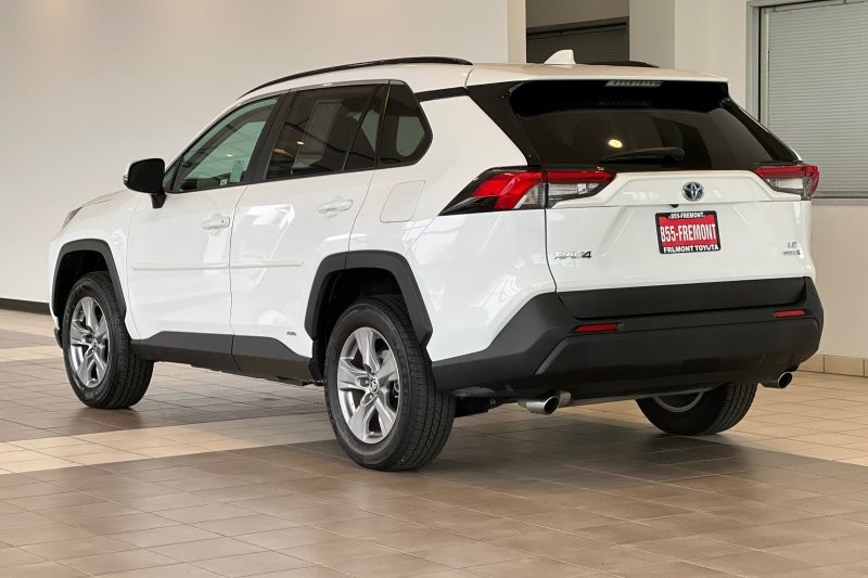 Toyota RAV4 Vehicle Full-screen Gallery Image 06