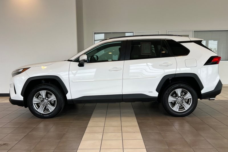 Toyota RAV4 Vehicle Full-screen Gallery Image 07