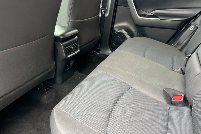Toyota RAV4 Vehicle Full-screen Gallery Image 12