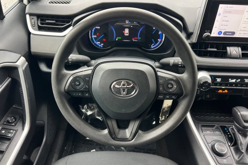 Toyota RAV4 Vehicle Full-screen Gallery Image 14