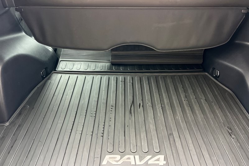 Toyota RAV4 Vehicle Full-screen Gallery Image 15