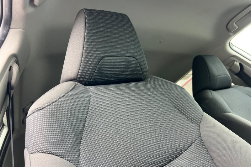 Toyota RAV4 Vehicle Full-screen Gallery Image 17