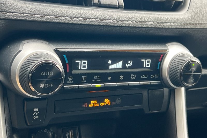 Toyota RAV4 Vehicle Full-screen Gallery Image 20