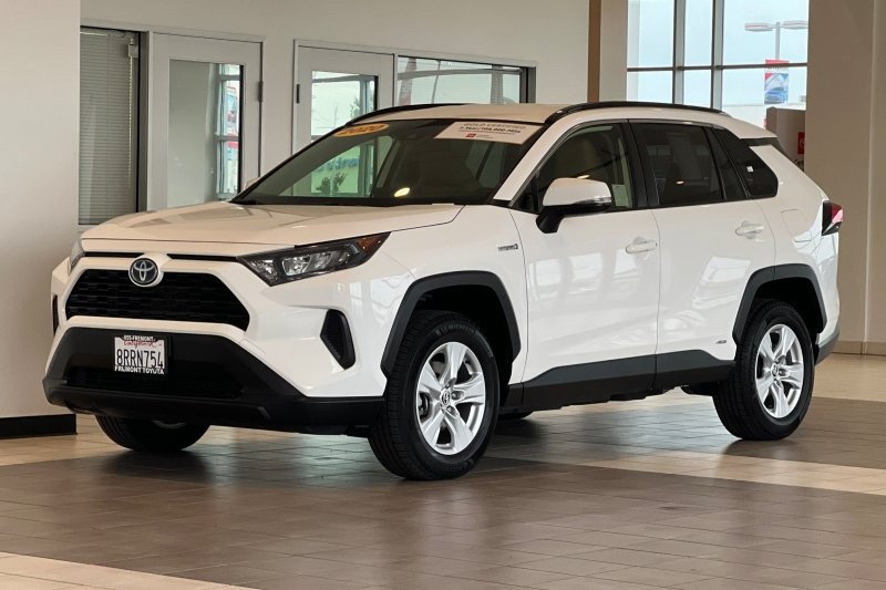 Toyota RAV4 Hybrid Vehicle Full-screen Gallery Image 08