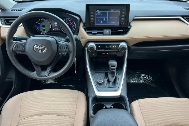Toyota RAV4 Hybrid Vehicle Full-screen Gallery Image 13