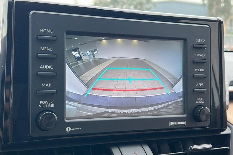 Toyota RAV4 Hybrid Vehicle Full-screen Gallery Image 19