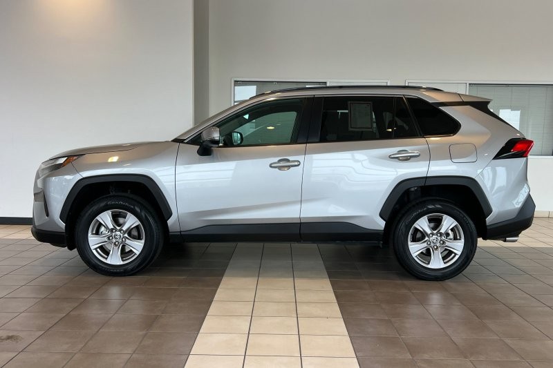 Toyota RAV4 Vehicle Full-screen Gallery Image 07