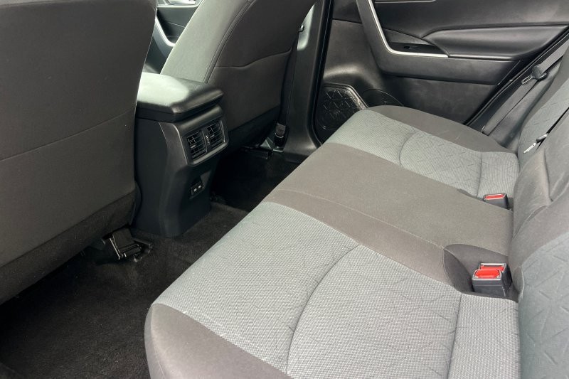 Toyota RAV4 Vehicle Full-screen Gallery Image 12